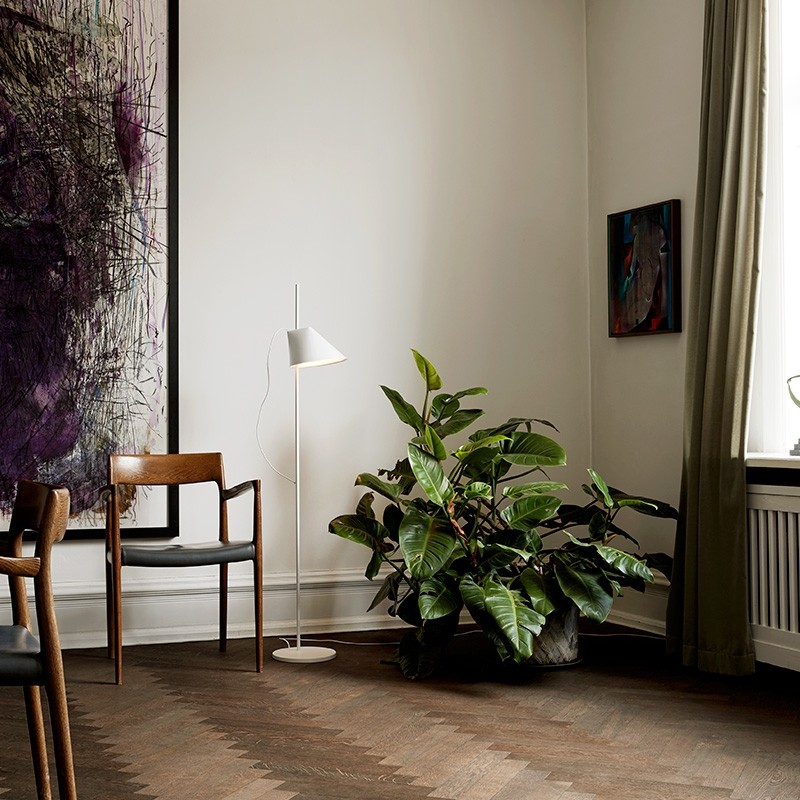YuhGulvlampe2700KSortLouisPoulsen-00